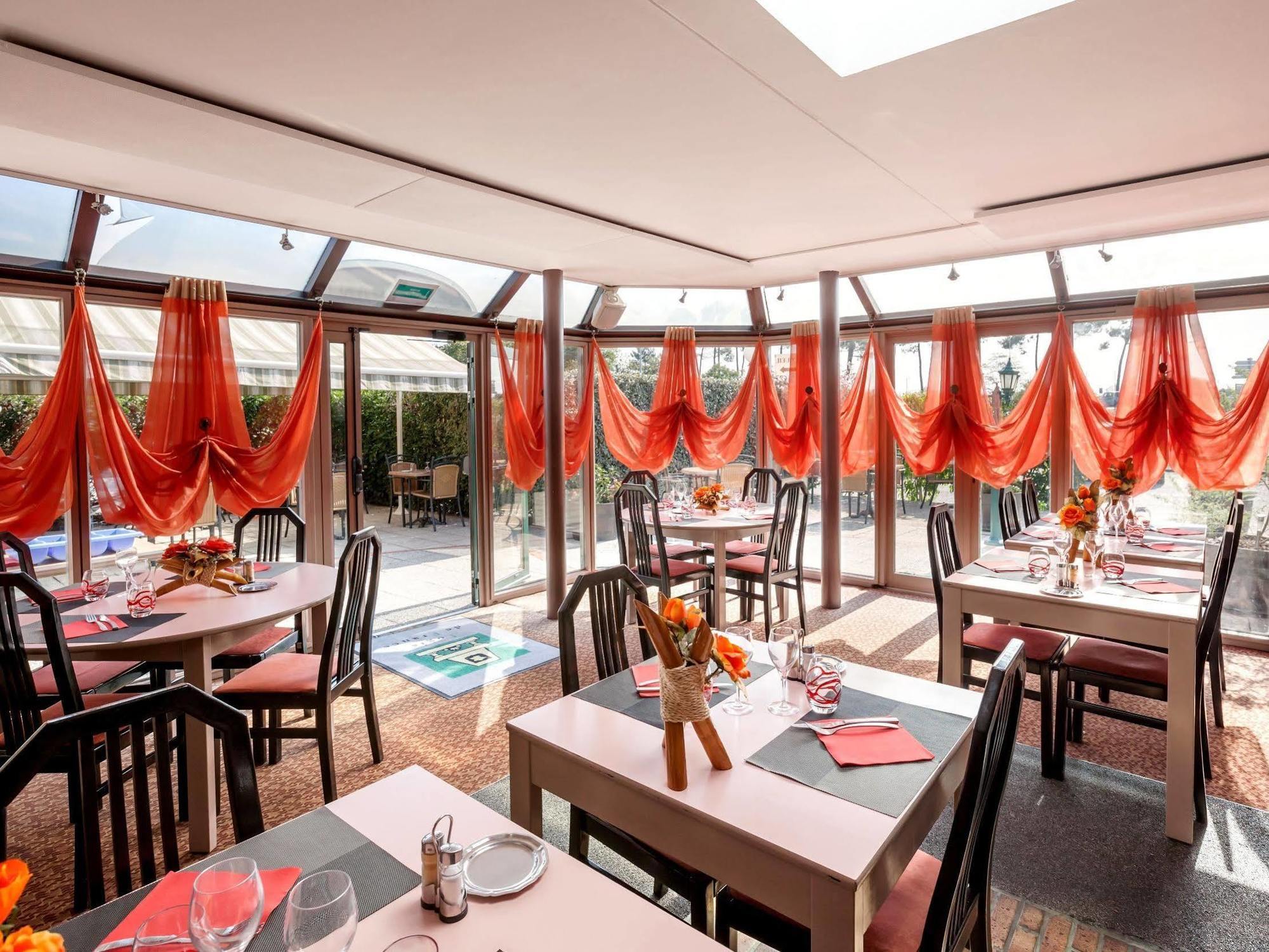Logis Hotel Horus Restaurant Les Bruyeres Toulenne Luaran gambar