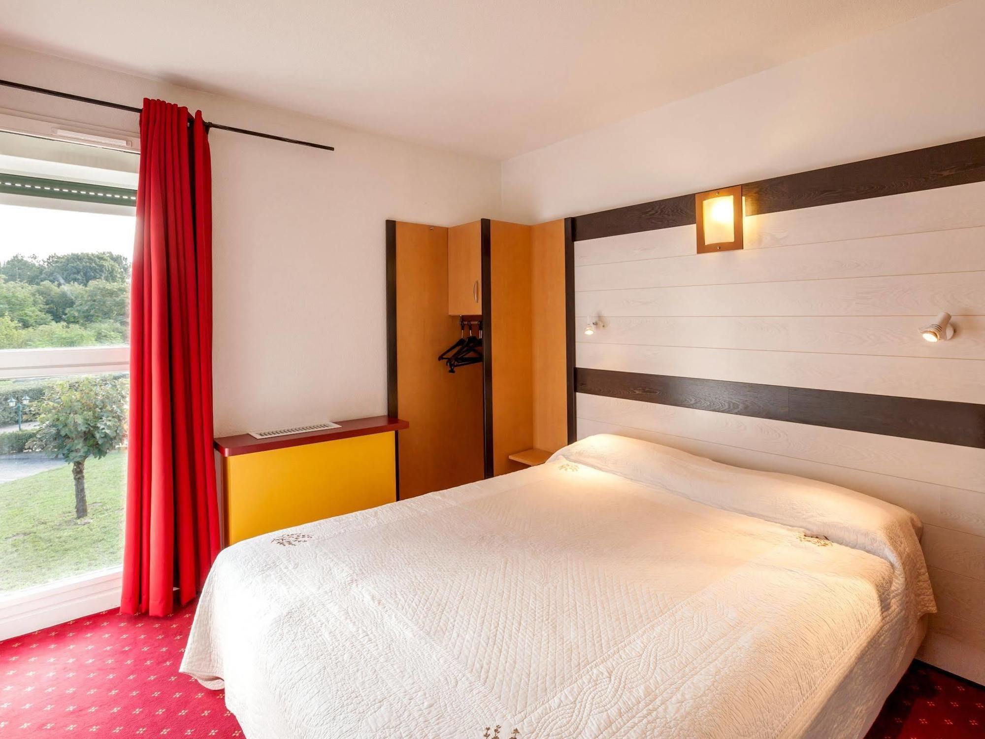 Logis Hotel Horus Restaurant Les Bruyeres Toulenne Luaran gambar